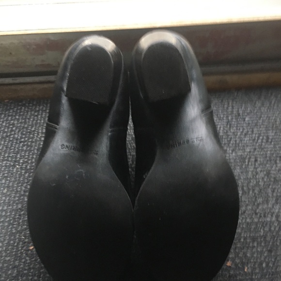 “Spring” Sharp black leather ankle boots. - Picture 2 of 3